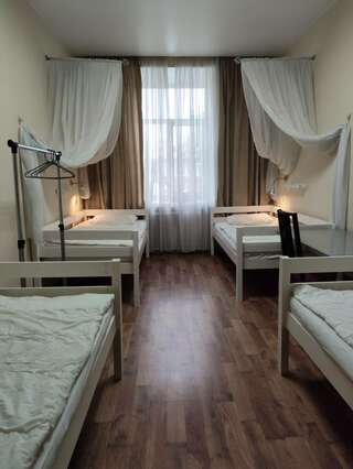 Хостел Найс Красные ворота Москва Стандартный четырехместный номер-1